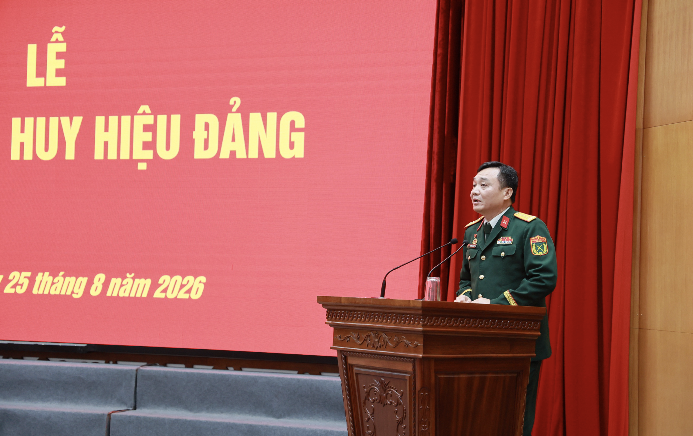 /UploadStore/admin/260826 trao huy hieu dang/Ảnh màn hình 2026-08-26 lúc 23.47.58.png